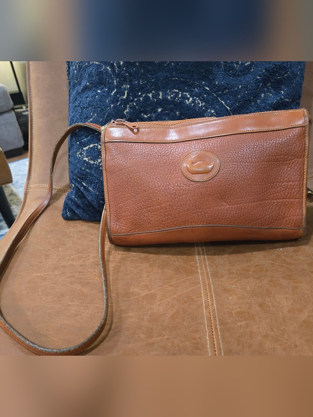 Dooney & Bourke• Vintage Brown Pebbled Leather Crossbody Bag